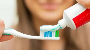 ISP alerta sobre pastas dentales con fluoruro de estaño por riesgo de aftas, llagas y ampollas tras reporte internacional