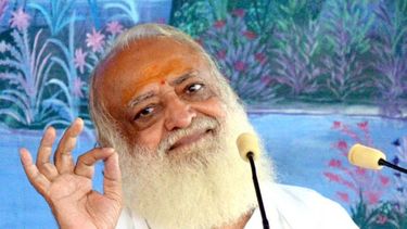 Gurú espiritual de la India fue condenado a cadena perpetua por violación a joven de 16 años en centro de meditación