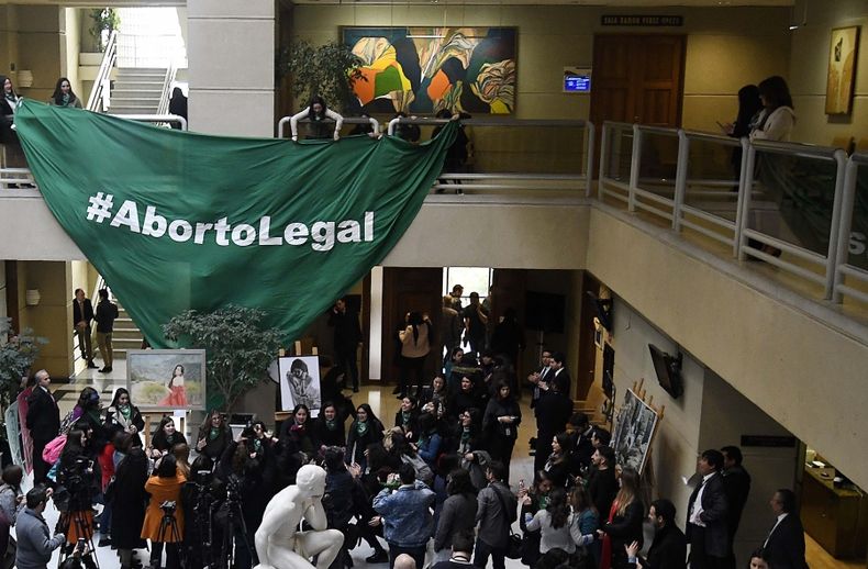 Imagen referencial panuelazo por el aborto legal en el Congreso .jpg