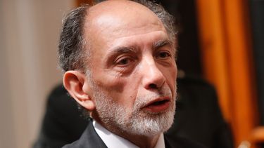 Congreso destituye a ex presidente de la Corte Suprema Sergio Muñoz por favorecer a su hija jueza