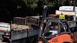 Le pisamos los talones: Perú asegura que podría superar a Chile en producción de cobre