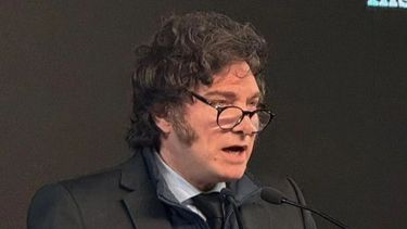 La megaencuesta con que Javier Milei evalúa en Argentina economía, democracia, periodistas y redes sociales