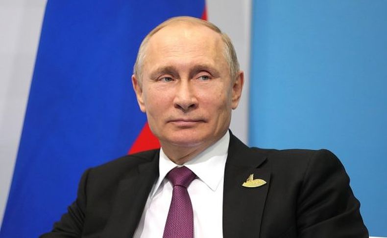 1024px Vladimir_Putin_and_Emmanuel_Macron_2017 07 08_03 e1645922822365.jpg