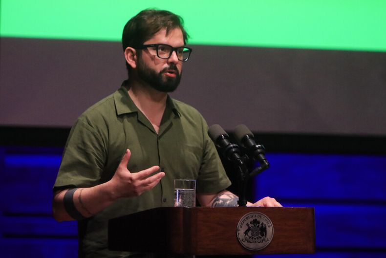 Gabriel Boric presenta informe del INDH.jpg