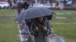 Llueve sobre la ciudad: ¿Hasta cuándo seguirá precipitando en la zona central?