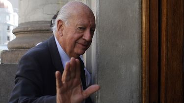 Ricardo Lagos llama al ejército venezolano a defender la constitución