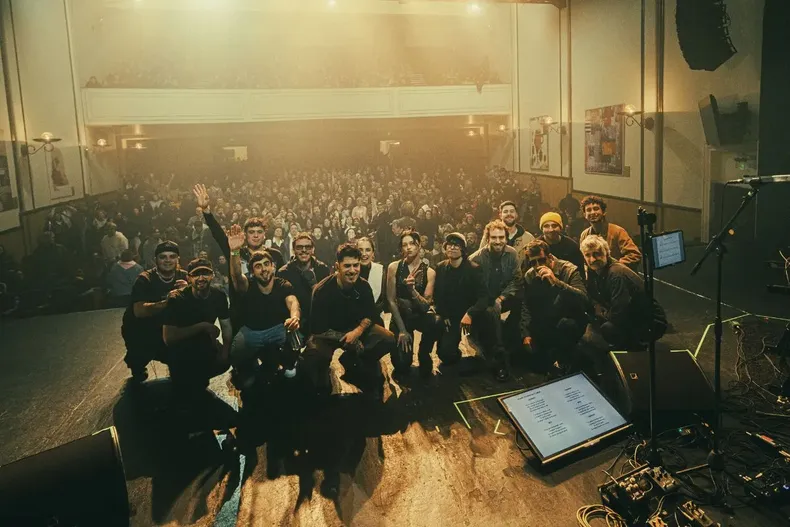 17781 toda la vida tiene musica 2.webp