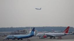 Avión con 71 personas a bordo se estrella en las afueras de Moscú