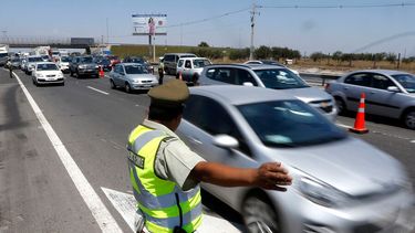 Justicia declara culpables a dos ex funcionarios de Carabineros que robaron a ciudadano peruano en un control de identidad