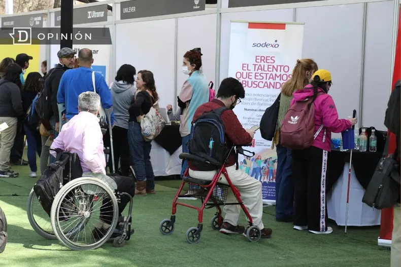 8966 foto de una feria de inclusion laboral.webp