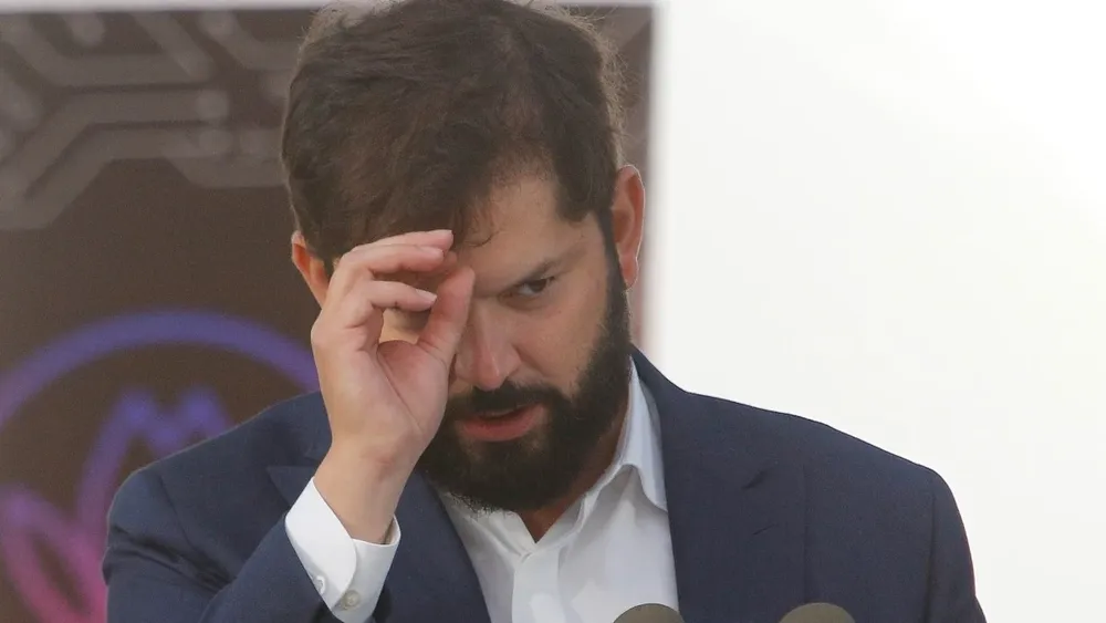 Boric citado: Presidente convocado a declarar en querella por frustrada compra de casa de Salvador Allende