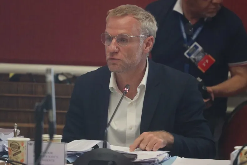 felipe kast respalda candidatura de bachelet a la onu ha demostrado ser una democrata y la apoyo.webp