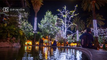 El Desconcierto | 8774 imagen de luces y decoracion navidena en una plaza.jpg