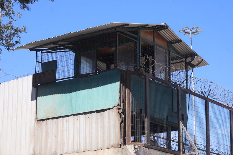 gendarme se nego a auxiliar a reo enfermo que luego fallecio  recibe multa y suspension por 2 anos.jpg