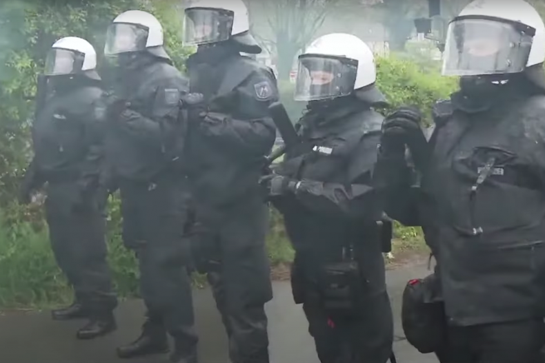 Policia alemana 2 e1718297976818.png