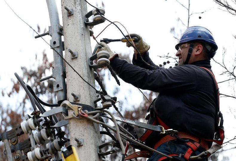 cge debera pagar multa de 217 millones de pesos por interrupciones en el suministro de luz.jpg