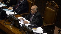 Fidel Espinoza, el único PS que votó a favor de designación que instala a Andrés Zaldívar en el Congreso por 4 años más