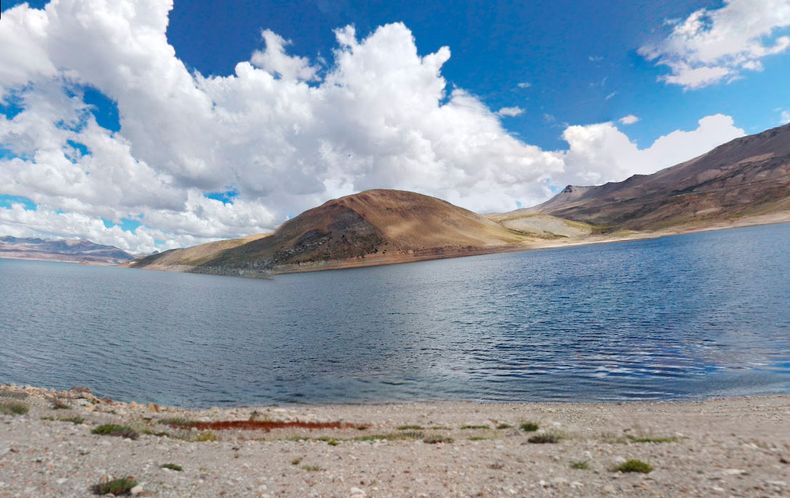 22180 laguna del mauke.jpg