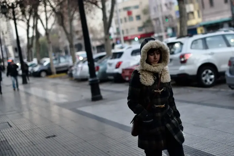 11629 mujer universitaria imagen referencial.webp