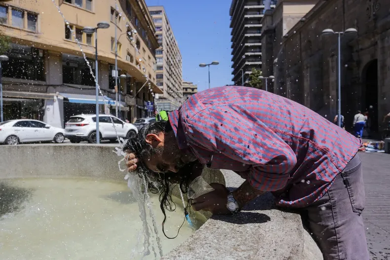 27720 calor extremo.webp