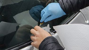 Tras obligatoriedad legal ahora proyecto busca eliminar mandato de grabado de patentes de autos