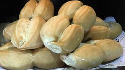 Insólito criterio: Dos trabajadoras están en la cárcel acusadas de robar pan duro