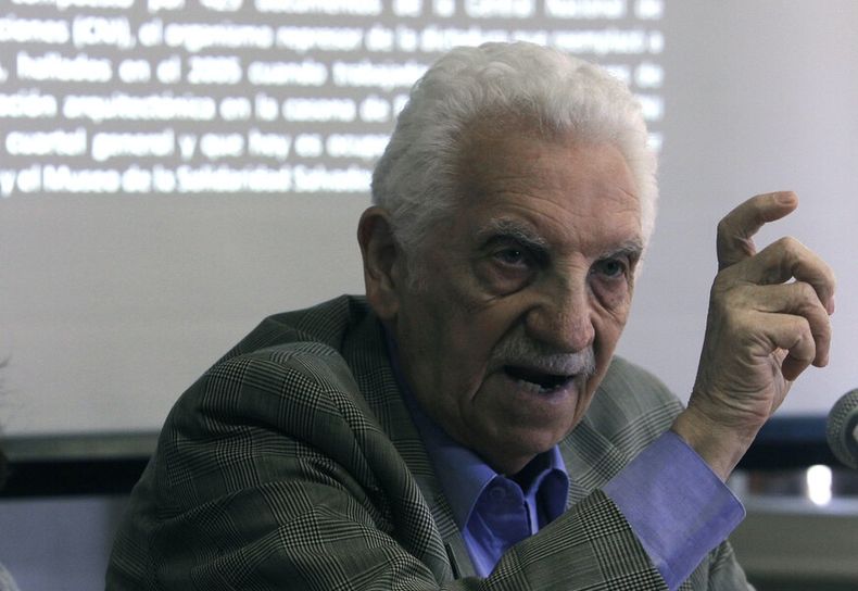 Miguel Lawner 2014.jpg