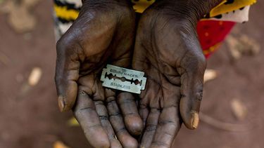 Tras muerte de niña somalí: Sierra Leona prohíbe la mutilación genital femenina