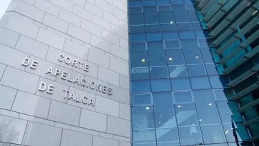 Encargados de prevención de riesgos irán a la cárcel por muerte de mujer de 75 años que cayó en excavación sin señalización