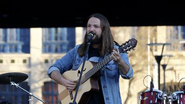 Nano Stern sobre su nueva canción OjoxOjo: “Si hablamos de paz, no es posible que esta exista mientras no haya justicia”