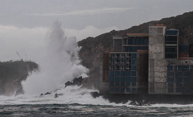 1748 punta piqueros.jpg