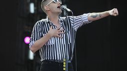 Rolling Stone se derrite al ritmo del nuevo sencillo de Álex Anwandter y lo destaca como una de las canciones que hay que conocer