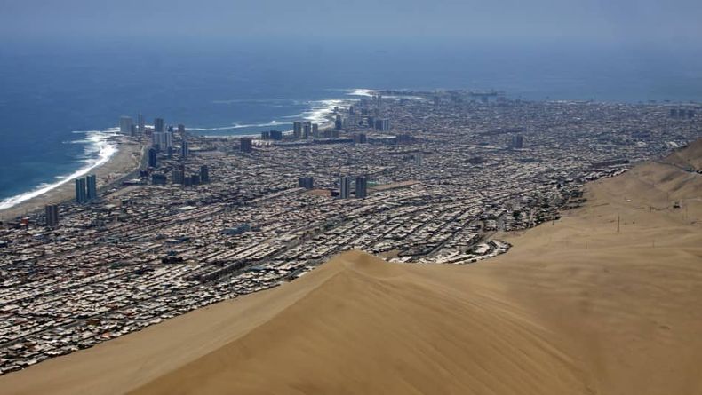 Iquique con Alto Hospicio.jpg