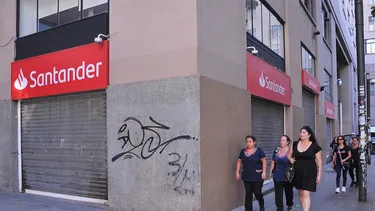 Odecu demanda a bancos por cobros de seguros antifraude: Santander, Security, BICE y Banco de Chile apuntados