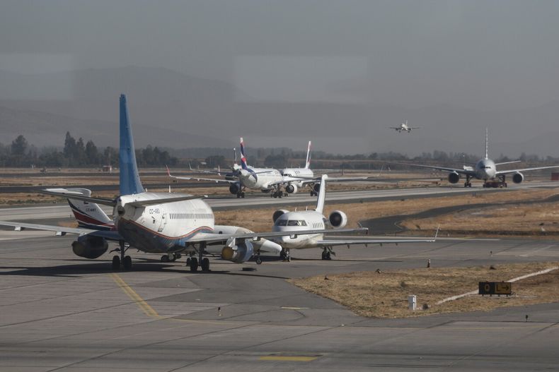 Choque de aviones en el Aeropuerto Pudahuel de Santiago - Agencia Uno