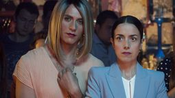 Llegó La Casa de las Flores, la serie mexicana de Netflix que quiere derribar mitos sobre personas trans