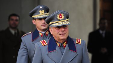Detienen a ex comandante en Jefe del Ejército, Humberto Oviedo