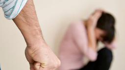 Barómetro en UE: 43% de europeos está muy en desacuerdo que mujeres inventan o exageran casos de abuso