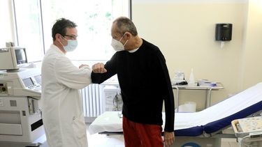 Italia trasplanta dos corazones de donantes COVID-19 con éxito y sin contagio