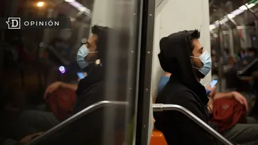 El Desconcierto | 16088 persona con mascarilla en el metro.webp
