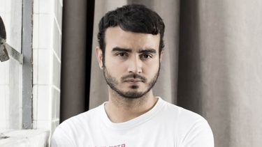 Activista gay venezolano que le ganó juicio laboral a Matthei: La derecha en Chile es del siglo 19