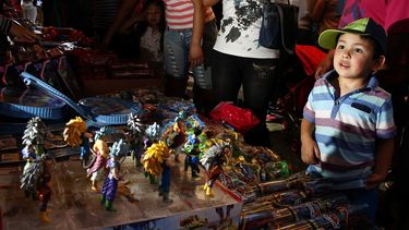 Guía de ferias navideñas para evitar el retail: Ahorrar, comer y pasear apoyando el comercio local