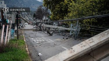 El Desconcierto | 3194 postes de electricidad derrumbados.jpg
