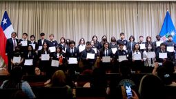 Estudiantes del Instituto Nacional recibieron certificación en materias de salud mental
