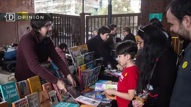 El Desconcierto | 18106 familia en una feria del libro.webp