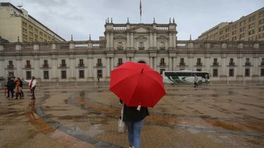 Lluvia en Santiago: Calles inundadas, estragos y casi 6.000 hogares sin energía eléctrica