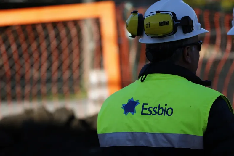 casa quedo inhabitable tras rebalse desde planta de empresa sanitaria en machali deberan pagar 15 millones al afectado.webp