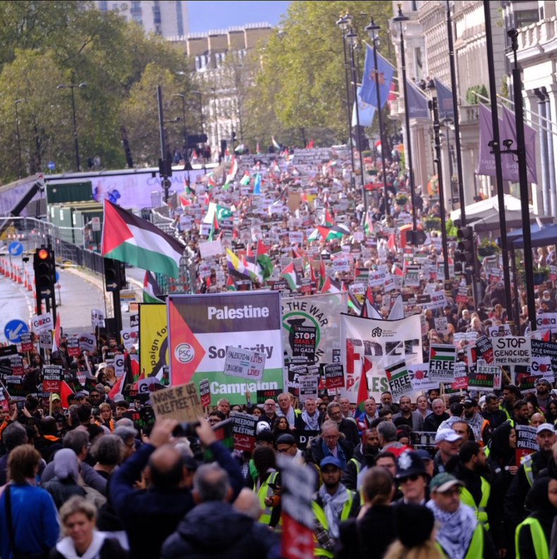 Marcha en londres e1697925685801.png