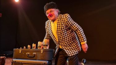 Clown chileno Oscar Zimmermann es premiado en el festival colombiano “La Flor del Actor”