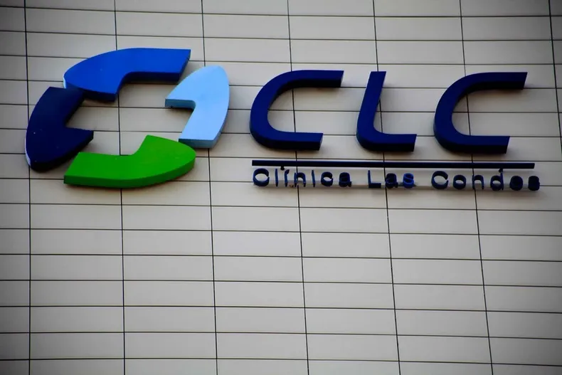 clinica las condes pagara 4 millones por negar entrega a un padre de la ficha medica de su hija tras batalla judicial.webp